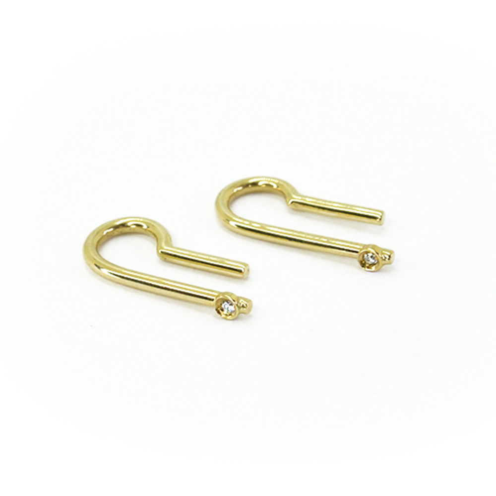 Brinco Stick em Ouro Amarelo 18k com Diamante