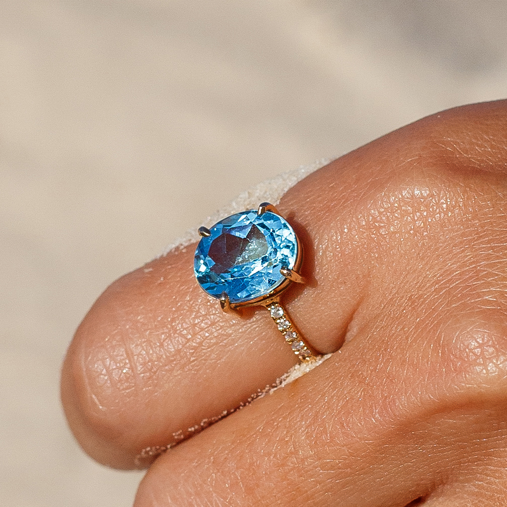 Anel Marina em Ouro Amarelo 18k com Topázio Swiss e Diamantes