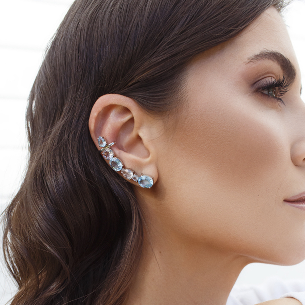 Earcuff Isla em Ouro Branco 18k com Kunzita, Topázio Sky e Topázio Branco