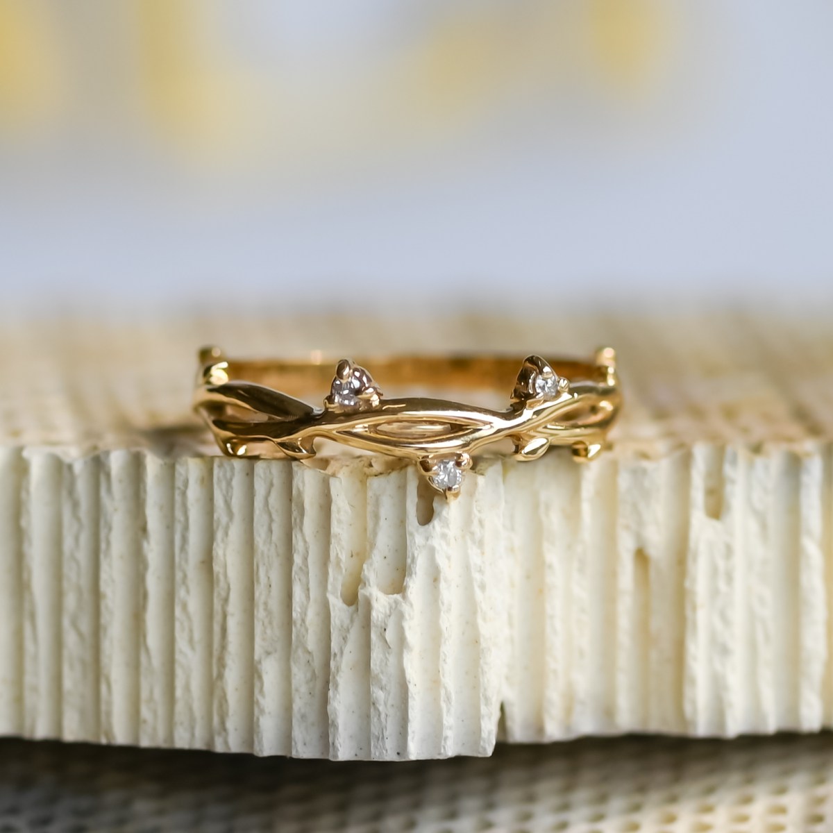 Anel Laços em Ouro Amarelo 18k com Diamantes